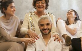 Filho de Júlia Pinheiro conta como revelou aos pais que era gay: "Lavado em lágrimas, cheio de medo de rejeição"