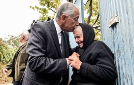 Foto na revista 'Time' de Marcelo com vítimas dos incêndios torna-se viral
