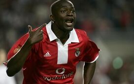 Pedro Mantorras revela que Vieira cativou-lhe o ordenado e que só recebia 15% do total. O Benfica ainda hoje lhe paga todos os meses