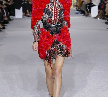 O desfile saudosista da Balmain