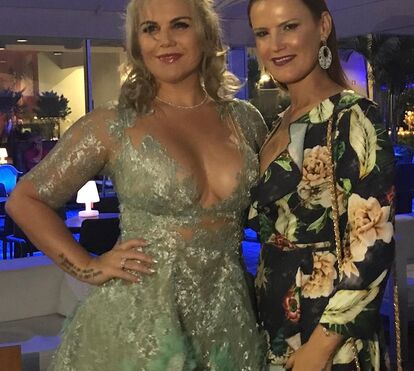 Katia celebra 40 anos com festa de luxo paga por Ronaldo