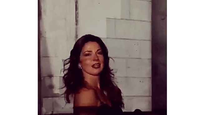 Gabriela Barros sensual na Vogue Iconic Party