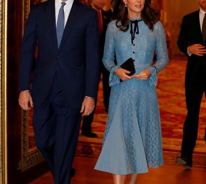 Kate reaparece sorridente com vestido de 900 euros após 6 semanas de repouso forçado 