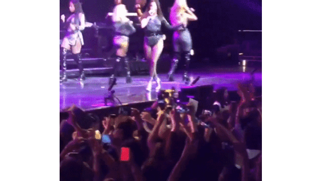 Cantora das Fifth Harmony cai em palco... e tenta disfarçar