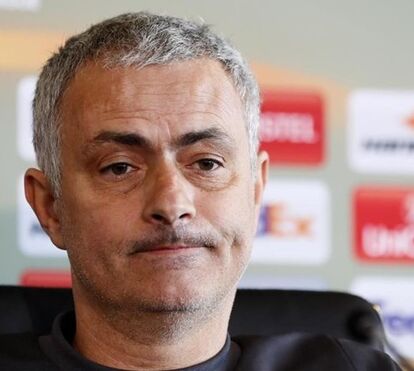 De lágrimas nos olhos, Mourinho recorda o pai: 'Tinha um grande orgulho em mim enquanto filho'