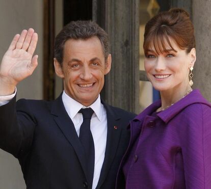 Bronca no tribunal: ex-presidente francês Nicolas Sarkozy é condenado a cinco anos de prisão efetiva e a mulher, Carla Bruni, 'ataca' jornalista