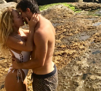 Bárbara Norton de Matos e Ricardo Areiras ousados na praia