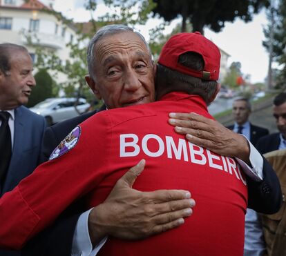 Foto na revista 'Time' de Marcelo com vítimas dos incêndios torna-se viral