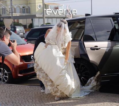 Ups!! Luciana Abreu mostra mais do que queria no casamento