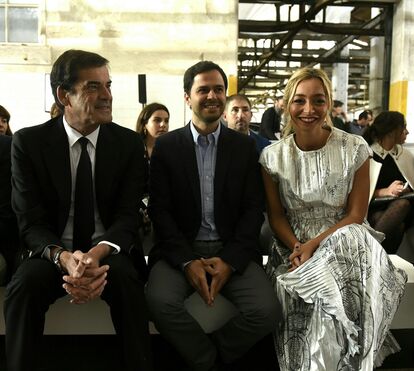 Estrelas brilham na passerelle e nos bastidores