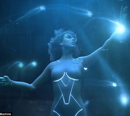 Taylor Swift muito ousada em novo vídeo