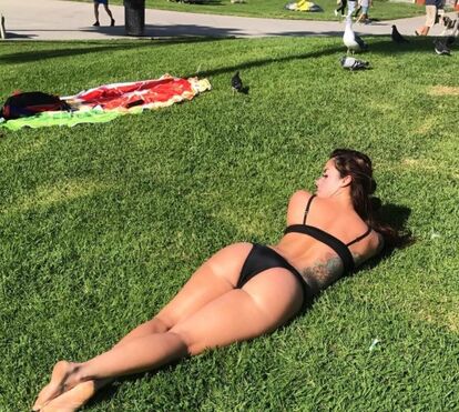 Militar da Força Aérea faz furor com fotos ousadas a fazer fitness 