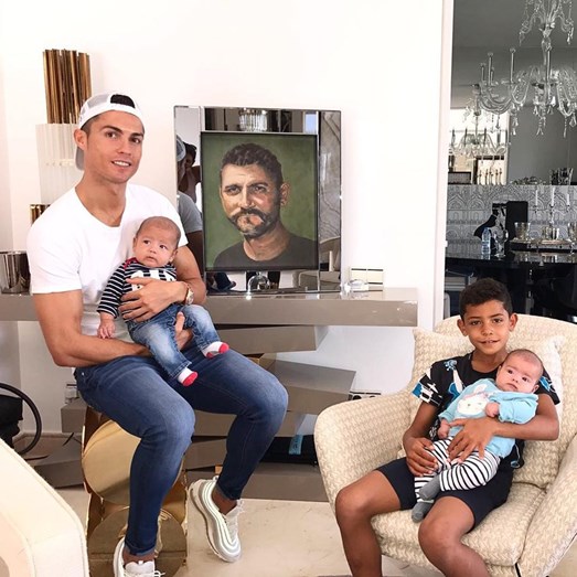 As fotos mais fofas de Cristiano Ronaldo com os filhos - Flashes - FLASH!