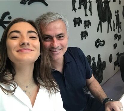 Pai babado, José Mourinho recorda dias em que podia segurar a filha ao colo