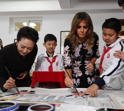 Melania Trump faz furor em Pequim com looks milionários