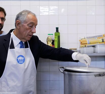 Marcelo passa noite com os sem-abrigo e distribui refeições