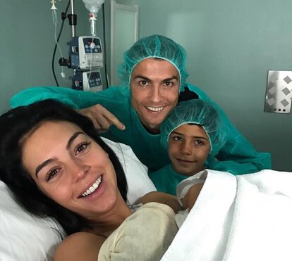 Foi revelada foto inédita de Alana, poucas horas após nascer. E é um doce de bebé!