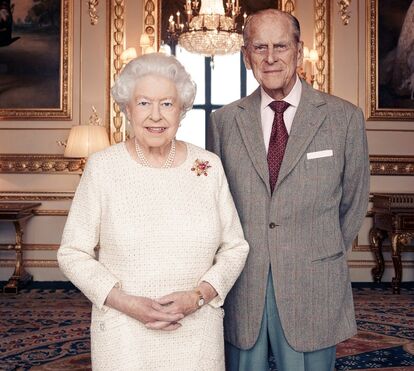 Foto inédita marca os 70 anos do casamento de Isabel II e do príncipe Philip 