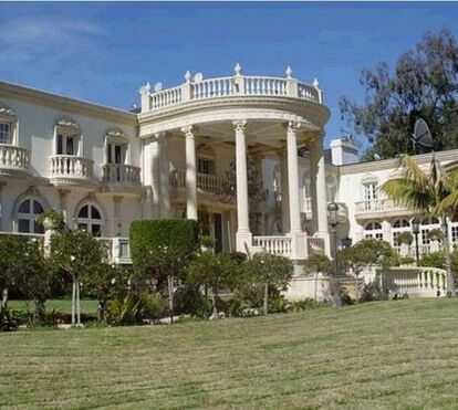 Mansão de luxo de ditador Robert Mugabe está avaliada em 8 milhões de euros 