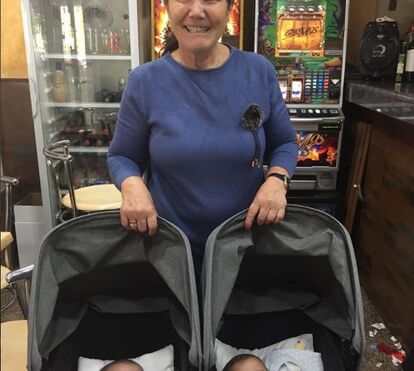 Sorridente, Dolores Aveiro passeia com os gémeos por Madrid