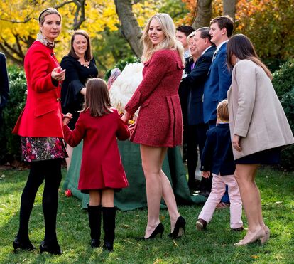 Família Trump estreia-se na tradição de Thanksgiving da Casa Branca