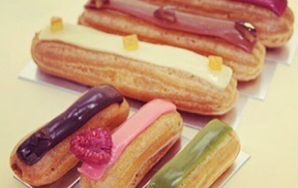 eclairs, duchesse e macarons