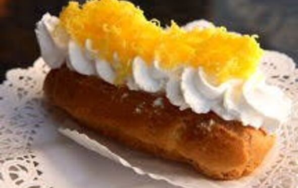 eclairs, duchesse e macarons