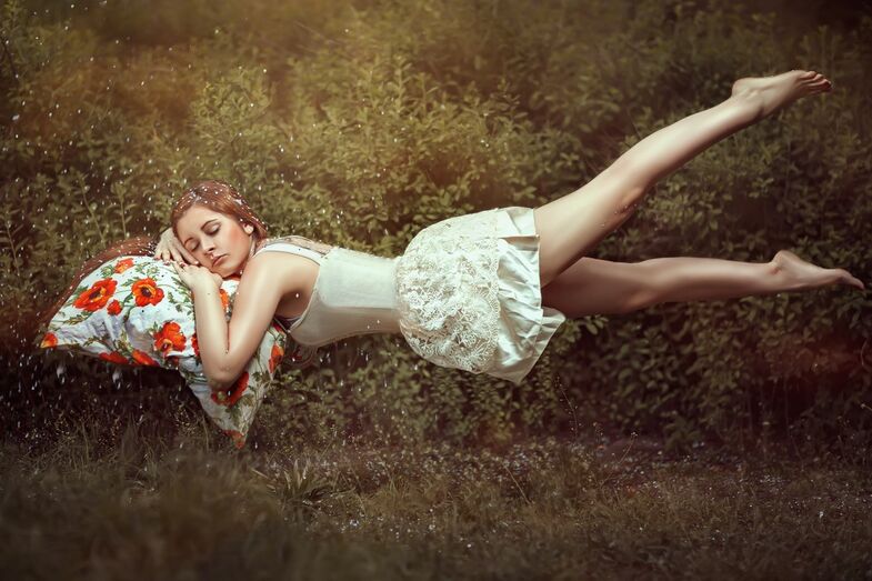 mulher a levitar, mulher só, mulher, sono, dormir
