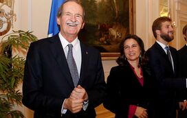 D. Duarte Pio diz que a rainha Isabel II "está em choque" com casamento do neto