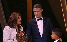 Cristiano Ronaldo eleito o melhor do mundo... pela quinta vez