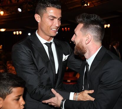 Messi passa a ganhar mais 14 milhões por ano do que Cristiano Ronaldo