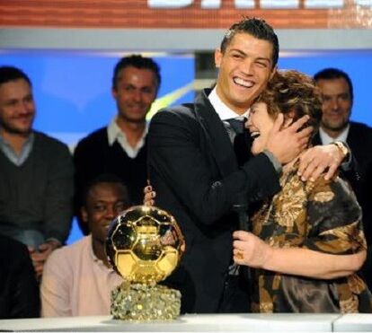 Cristiano Ronaldo eleito o melhor do mundo... pela quinta vez