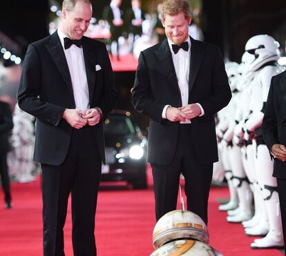 William e Harry na estreia em Londres de novo filme da saga 'Star Wars'