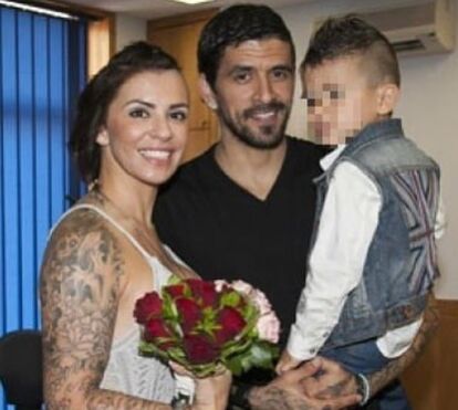 A imagem rebelde da mulher de Lucho Gonzalez