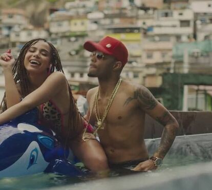 Fãs de Anitta em choque: 'bunda' está cheia de celulite!