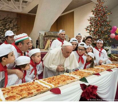 Papa Francisco festeja 81 com 'bolo' muito original com 4 metros