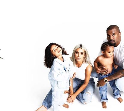 Família Kardashian surpreende com postal de Natal mais original de sempre 