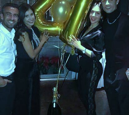 Cristiano Ronaldo e grande amigo Ricky novamente juntos em festa de arromba