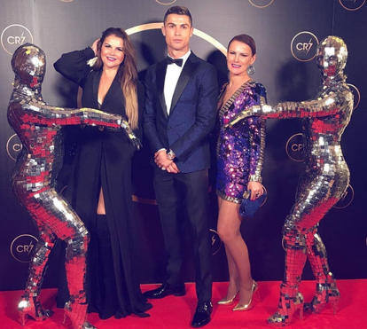 Cristiano Ronaldo junta família para celebrar 'o melhor ano' da sua carreira