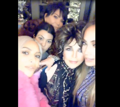 Jennifer Lopez e Kardashians em festa de arromba