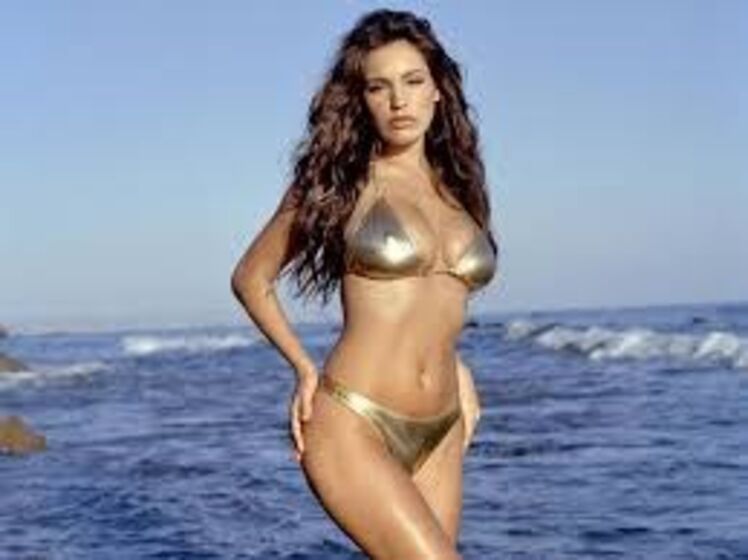 Kelly Brook