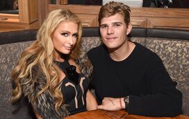 Paris Hilton e Chris Zylka estão noivos