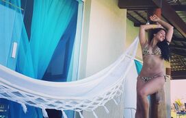 Irritada, Sofia Ribeiro assume defeitos físicos depois de criticada por ter celulite 