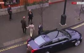 Harry afasta mão da noiva, Megahn Markle