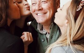 Filhas de 'Super Pai' cresceram e tornaram-se mulheres bonitas. Ainda se lembra delas meninas? 