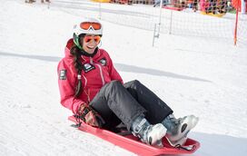 Kelly Baron em lágrimas na neve