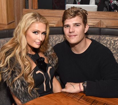 Paris Hilton e Chris Zylka estão noivos