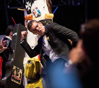 Antonio Banderas imita Cristiano Ronaldo e compra avião igual ao do craque