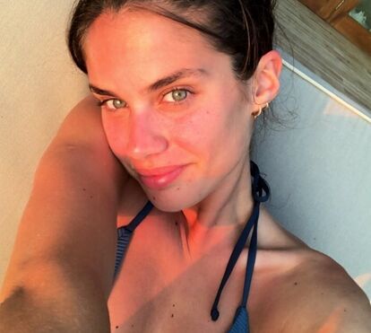 Sara Sampaio mostra curvas de arrasar em férias de sonho