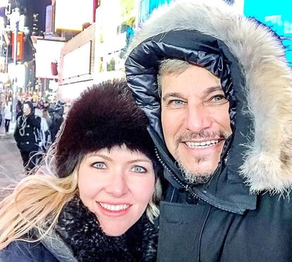 Edson Celulari e a mulher Karin Roepke viajam pelo mundo 